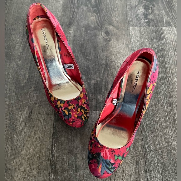 Xhilaration red floral platform heels 🌹 - Picture 3 of 9